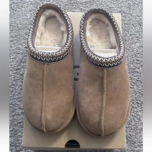 New in Box. Ugg Tasman slippers. Chestnut size 8 - Picture 2 of 8